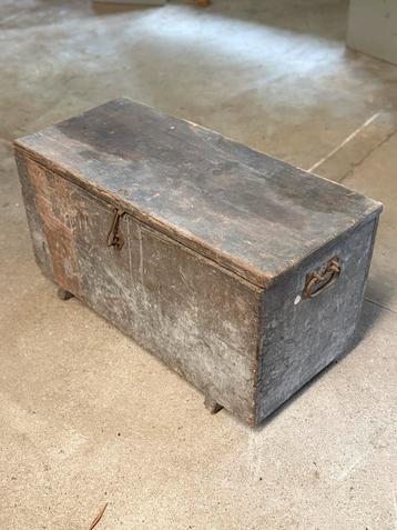 Vintage Legerkist, oude kist beschikbaar voor biedingen