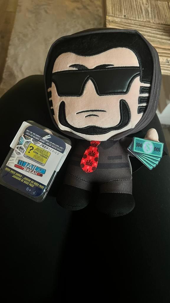 Jailbreak Boss Pass Gamer Pluche - Dev Series, Kinderen en Baby's, Speelgoed | Knuffels en Pluche, Nieuw, Overige typen, Ophalen of Verzenden