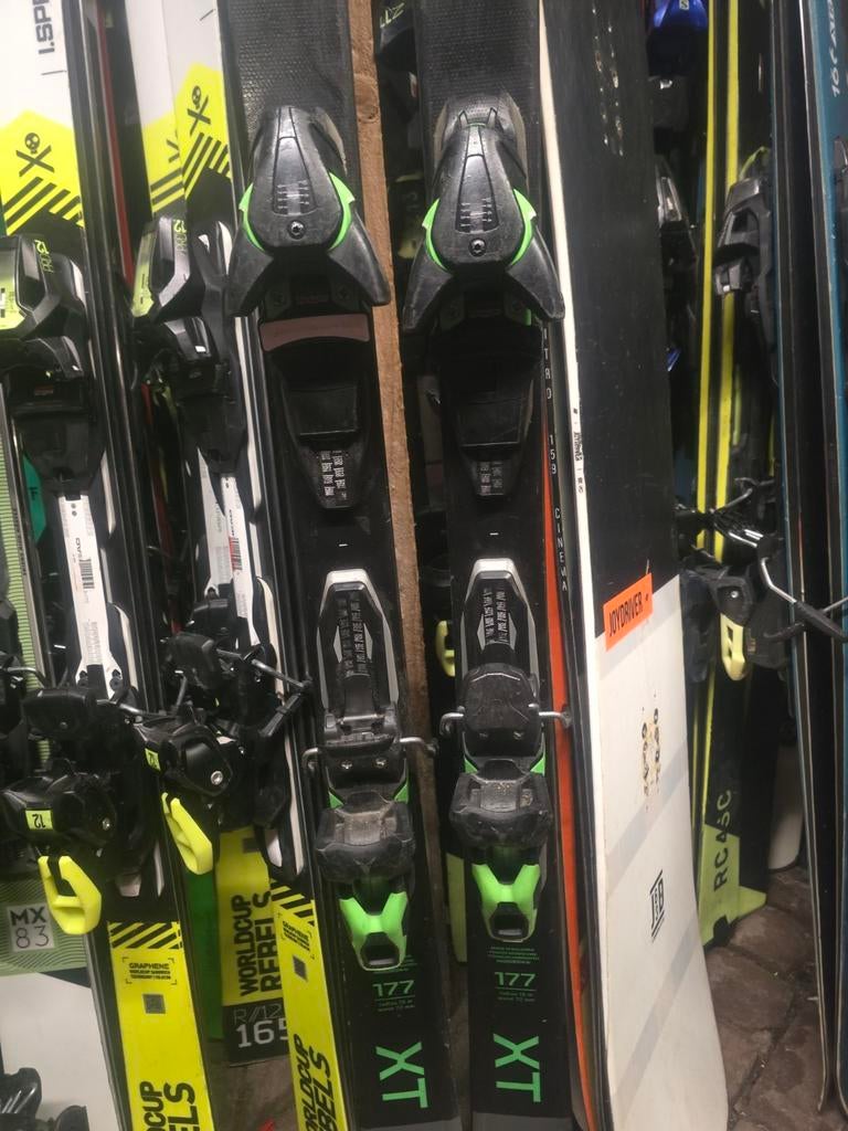 177cm ATOMIC REDSTER XT WOODCORE TITANIUM, 160 tot 180 cm, Ophalen of Verzenden, Zo goed als nieuw, Carve