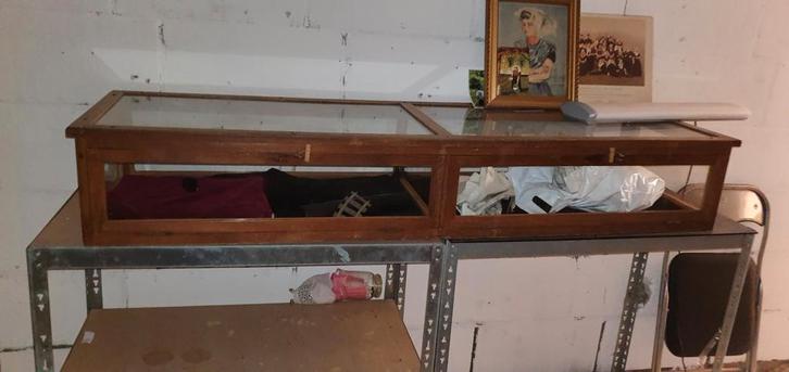 Vitrinekast liggend ideaal voor winkel, Huis en Inrichting, Kasten | Vitrinekasten, Zo goed als nieuw, 25 tot 50 cm, Ophalen