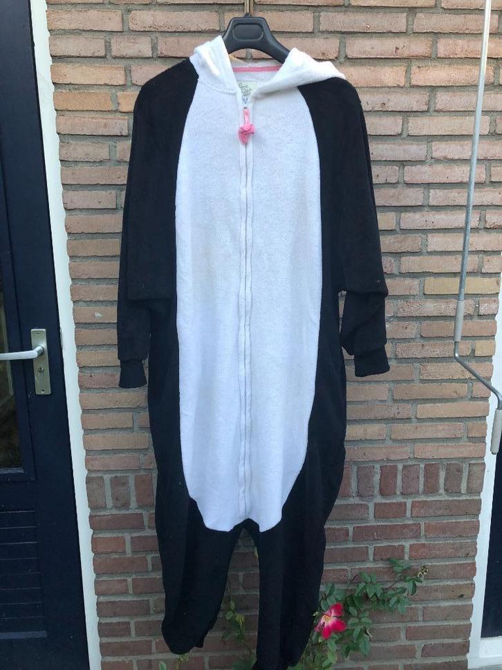 Panda onesie van fleece, maat 36-38, merk Love to Lounge, Kleding | Dames, Jumpsuits, Zo goed als nieuw, Maat 36 (S), Zwart, Ophalen of Verzenden