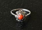 Zilveren ring met BLOEDKORAAL en MARKASIET, Sieraden, Tassen en Uiterlijk, Ringen, Verzenden, Zo goed als nieuw, 17 tot 18, Dame
