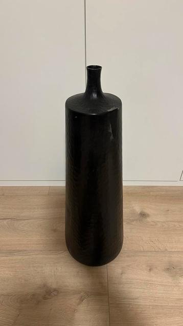 Zwarte metalen vaas - 75cm hoog beschikbaar voor biedingen
