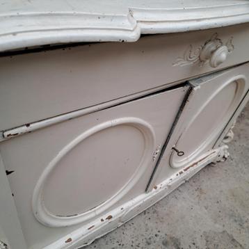 Shabby kastje uit Frankrijk  beschikbaar voor biedingen