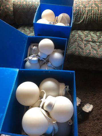 5 sets van 8 professionele lampen beschikbaar voor biedingen