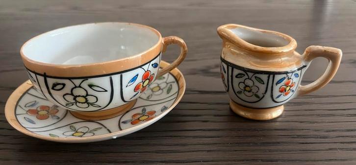 Vintage miniatuur melkkannetje en kopje en schoteltje, Antiek en Kunst, Antiek | Keramiek en Aardewerk, Ophalen of Verzenden