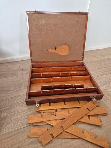 Vintage Houten Koffer met Stoffen Naamkaartjes beschikbaar voor biedingen