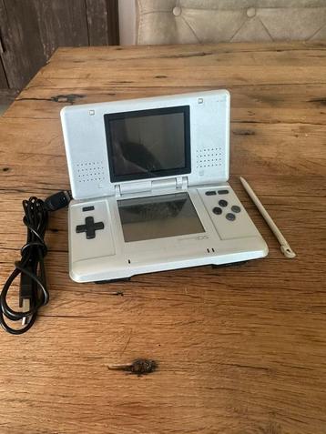 Nintendo DS met pennetje en laadkabel beschikbaar voor biedingen