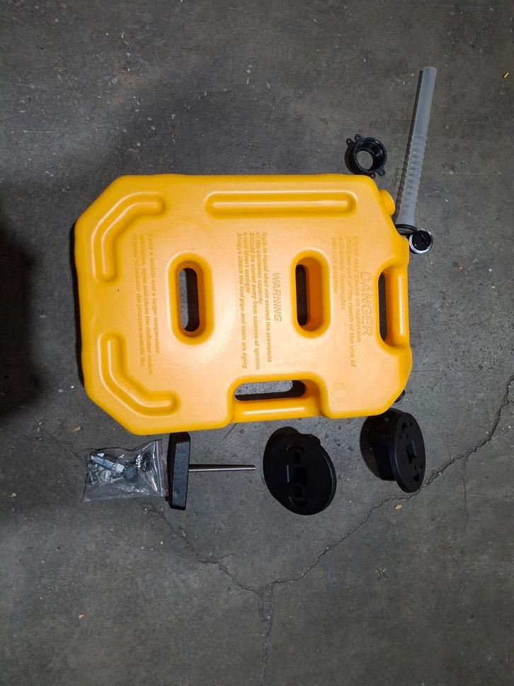 Diesel Jerrycan 10L met Spout & Montage, Auto diversen, Auto-accessoires, Nieuw, Ophalen of Verzenden