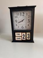 Leuke tafelklok met datum, Huis en Inrichting, Woonaccessoires | Klokken, Ophalen of Verzenden, Zo goed als nieuw, Analoog, Wekker of Tafelklok