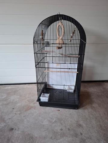 Vogelkooi binnen beschikbaar voor biedingen