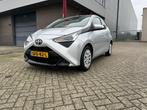 Toyota Aygo 1.0 Vvt-i 72pk 5D 2022 Grijs, Auto's, Toyota, Voorwielaandrijving, Stof, 4 stoelen, 24 km/l
