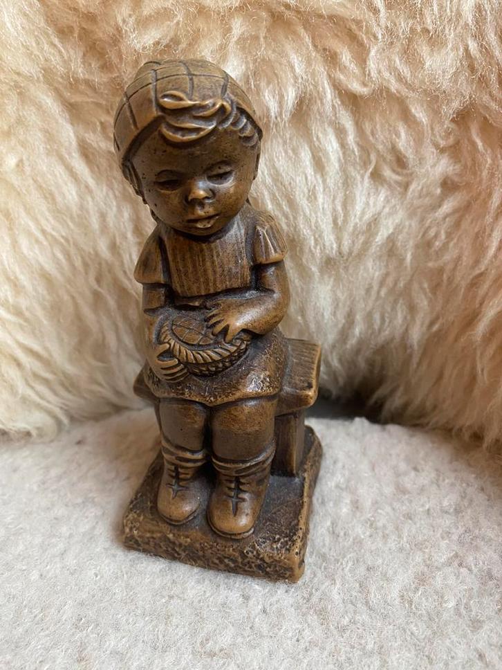 Vintage beeldje van een meisje van Anton Perree, Verzamelen, Beelden en Beeldjes, Zo goed als nieuw, Mens, Ophalen of Verzenden