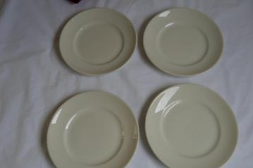 Antieke borden beschikbaar voor biedingen