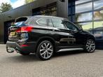 BMW X1 SDrive20i X-Line Panoramadak Headup Camera, Auto's, BMW, 1998 cc, Euro 6, 4 cilinders, Zwart