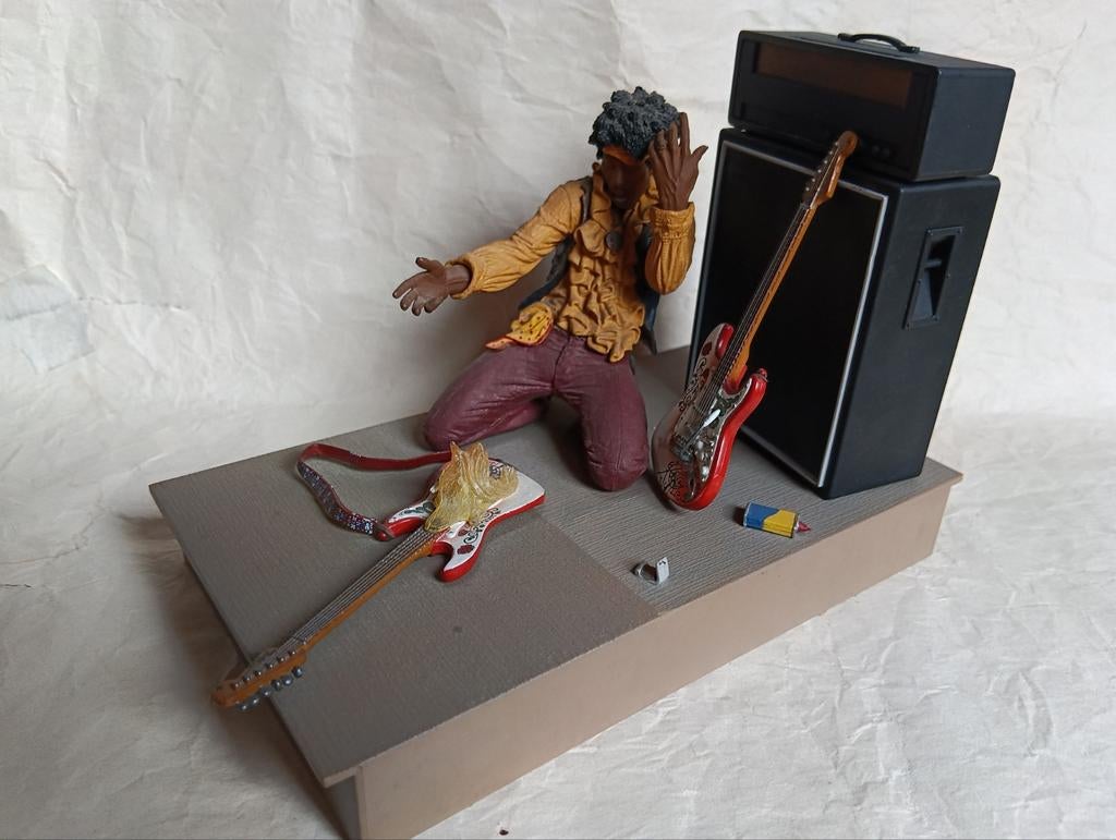 Beeldje Jimi Hendrix Monterey, Ophalen, Zo goed als nieuw, Pop, Beeldje of Miniatuur