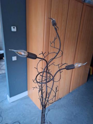 Staande vloerlamp van metaal met 3 lichtpunten max. 40W 175h beschikbaar voor biedingen