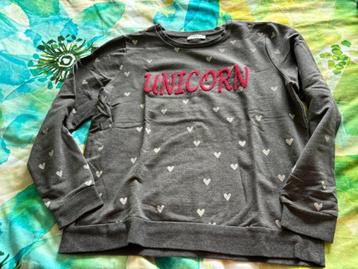 Pieces grijze sweater met rode tekst en witte hartjes mt L beschikbaar voor biedingen