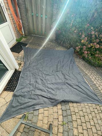 Schaduwdoek 2,5 m bij 2,5 m beschikbaar voor biedingen