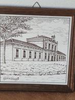 Tegel Station Zaandam in houten lijstje, Antiek en Kunst, Antiek | Wandborden en Tegels, Ophalen