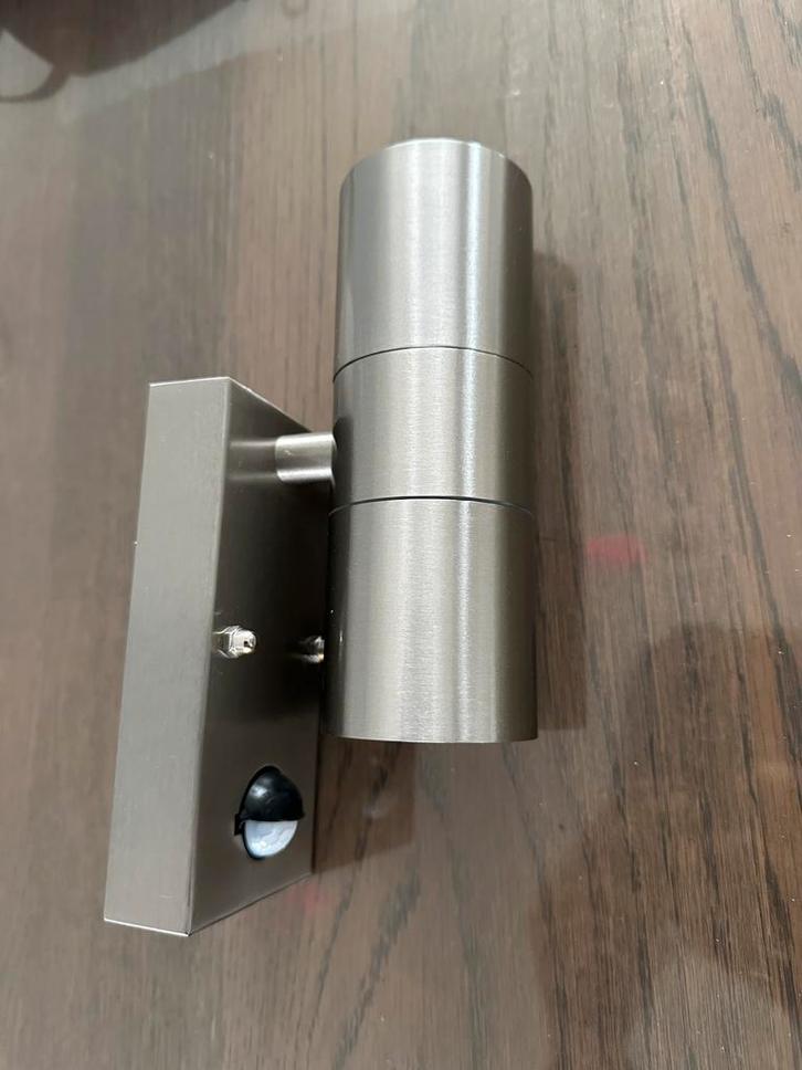 RVS buitenlamp met bewegingssensor, Tuin en Terras, Buitenverlichting, Zo goed als nieuw, Wandlamp, Rvs, Minder dan 50 watt, Netvoeding