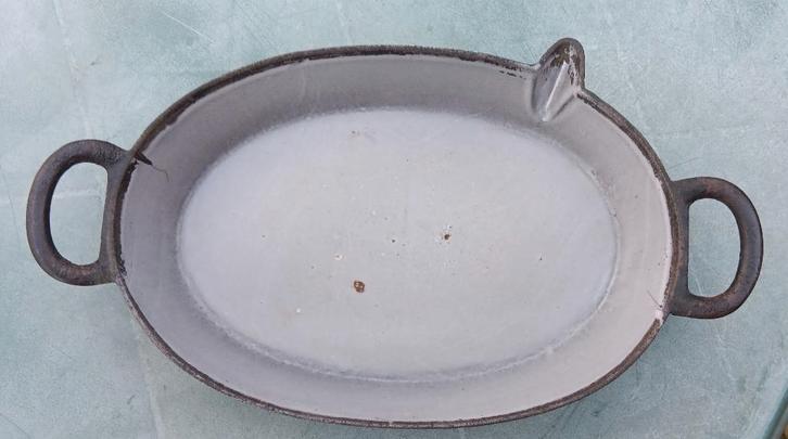 DRU ovenschaal geleefd gietijzer met schenktuit, Huis en Inrichting, Keuken | Potten en Pannen, Gebruikt, Koekenpan of Braadpan