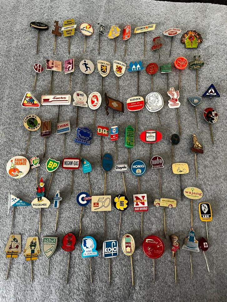 Speldjes o.a. Lassie, Ford, Koninklijke familie, 3 buttons., Verzamelen, Speldjes, Pins en Buttons, Gebruikt, Speldje of Pin, Ophalen of Verzenden