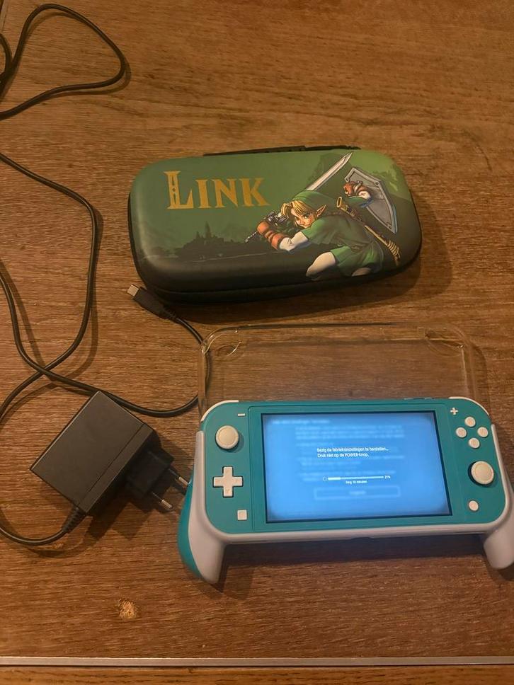 Nintendo Switch Lite + Accessoires, Spelcomputers en Games, Games | Nintendo Switch, Zo goed als nieuw, Overige genres, 1 speler
