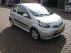 Toyota Aygo 1.0 12V Vvt-i 3DRS MMT 2010 Grijs airco nap, Auto's, Voorwielaandrijving, Stof, 4 stoelen, 68 pk