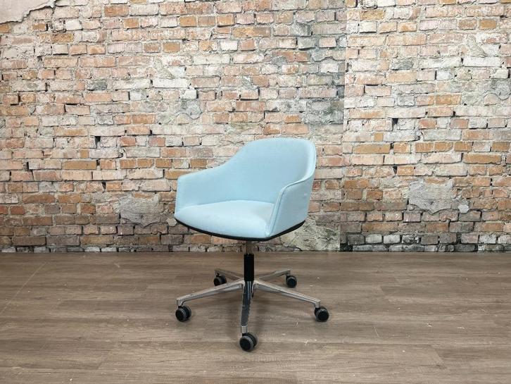 Meerdere Vitra Softshell bij TheReSales, Huis en Inrichting, Stoelen, Zo goed als nieuw, Vijf, Zes of meer stoelen, Metaal, Stof