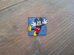 1 leuke vierkante pin van Mickey Mouse te koop, Verzamelen, Speldjes, Pins en Buttons, Ophalen of Verzenden, Nieuw, Overige onderwerpen