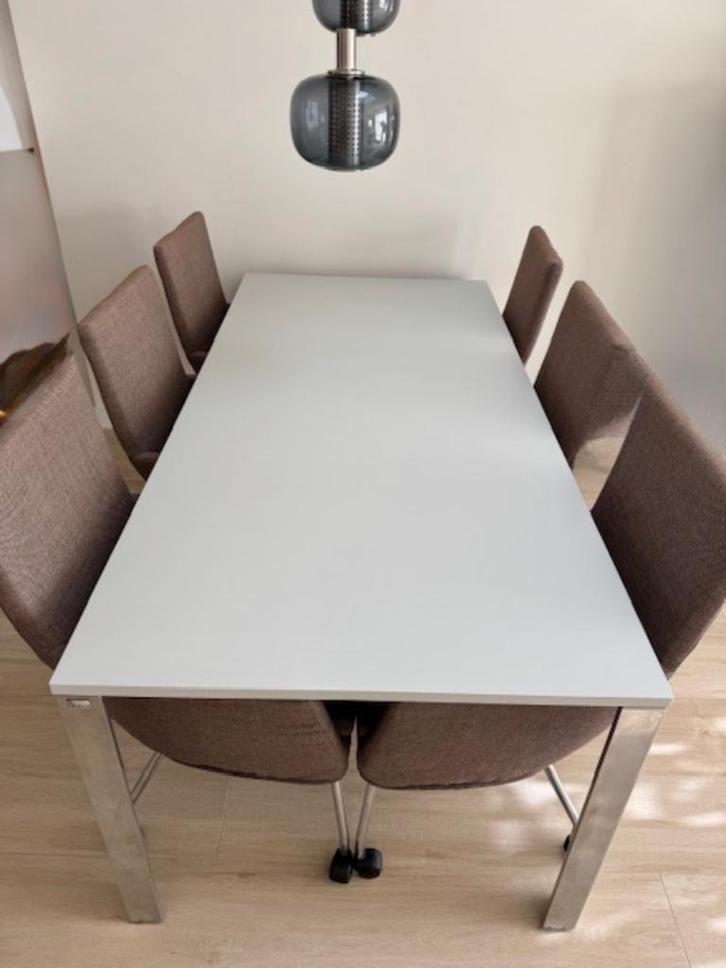 Leolux Eettafel en 6 stoelen met wieltjes, Huis en Inrichting, Tafels | Eettafels, Gebruikt, 50 tot 100 cm, 200 cm of meer, Vijf personen of meer