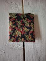 Klassieke kerststof/quiltstof - hulstblad op zwart, Zwart, Nieuw, Ophalen of Verzenden, 30 tot 120 cm