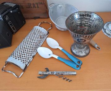 leuke brocante set met keukenbenodigdheden beschikbaar voor biedingen