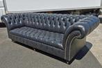 4 zits Engels leder Chesterfield vintage zwart SHOP MODEL, 250 tot 300 cm, CHESTERFIELD, Nieuw, Ophalen of Verzenden