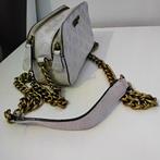 Witte Guess Schoudertas met gouden ketting, Sieraden, Tassen en Uiterlijk, Tassen | Damestassen, Ophalen of Verzenden, Zo goed als nieuw