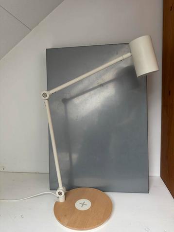 IKEA RIGGAD Bureaulamp met USB & Draadloos Laden beschikbaar voor biedingen