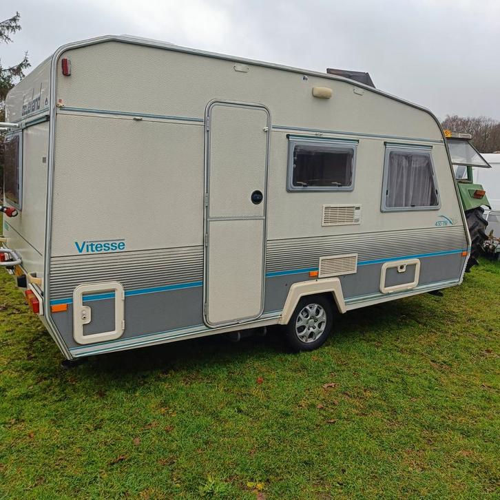 BEYERLAND VITESSE 430 TM 1996 +VOORTENT, Caravans en Kamperen, Caravans, Bedrijf, tot en met 4, 750 - 1000 kg, Treinzit, Beyerland