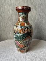 Vintage Chinese Vaas met Pauwenmotief, Antiek en Kunst, Antiek | Vazen, Ophalen of Verzenden