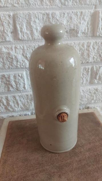 Brocante Franse greskruik fles  beschikbaar voor biedingen
