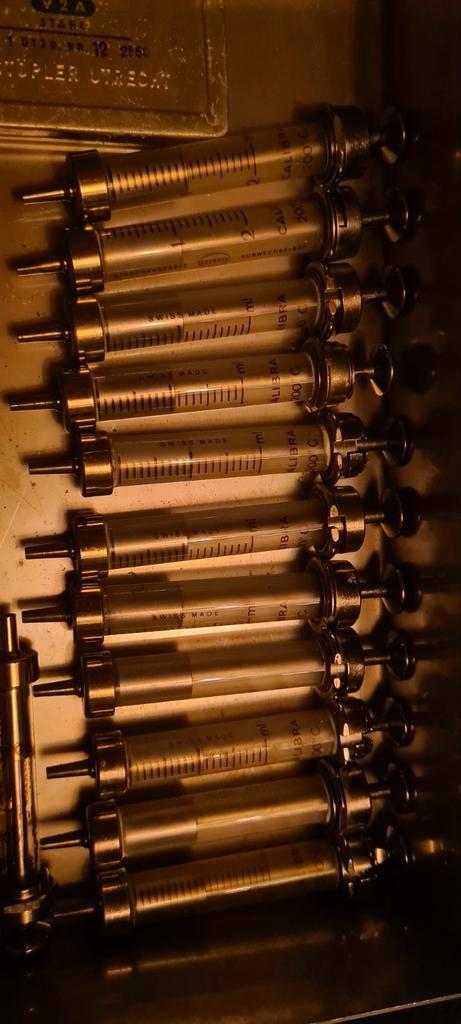 Antiek glazen Injectiespuiten,v2a naalden,medische collectie, Antiek en Kunst, Antiek | Gereedschap en Instrumenten, Ophalen of Verzenden