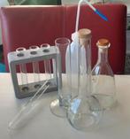 #Set van glazen laboratoriumflessen en reageerbuisrek, Ophalen of Verzenden, Gebruikt