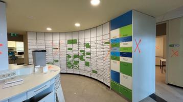 Apotheek kast - wandkast (kan tegen rechte wand) beschikbaar voor biedingen