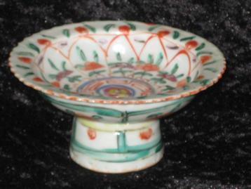 Antieke Chinese Export Benjarong Schaaltje beschikbaar voor biedingen