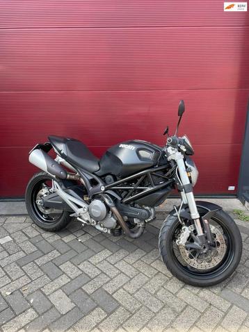 Ducati Monster 696 Plus lage km stand beschikbaar voor biedingen
