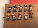 10 speldjes voetbal voetballertjes, Verzamelen, Speldjes, Pins en Buttons, Ophalen of Verzenden, Gebruikt, Sport