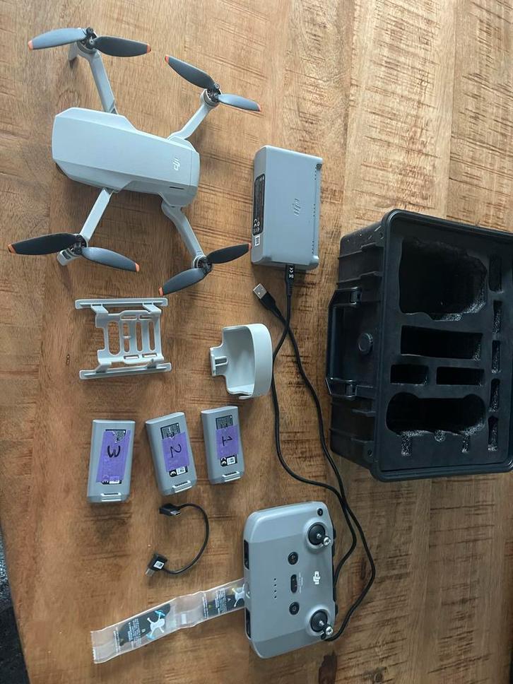 DJI Mini 2 Fly More Combo - 10 uur gevlogen, Audio, Tv en Foto, Drones, Zo goed als nieuw, Drone met camera, Ophalen of Verzenden
