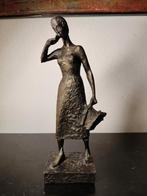 2895 Mariken van Nimwegen sculptuur - Vera van Hasselt, Antiek en Kunst, Kunst | Beelden en Houtsnijwerken, Ophalen of Verzenden