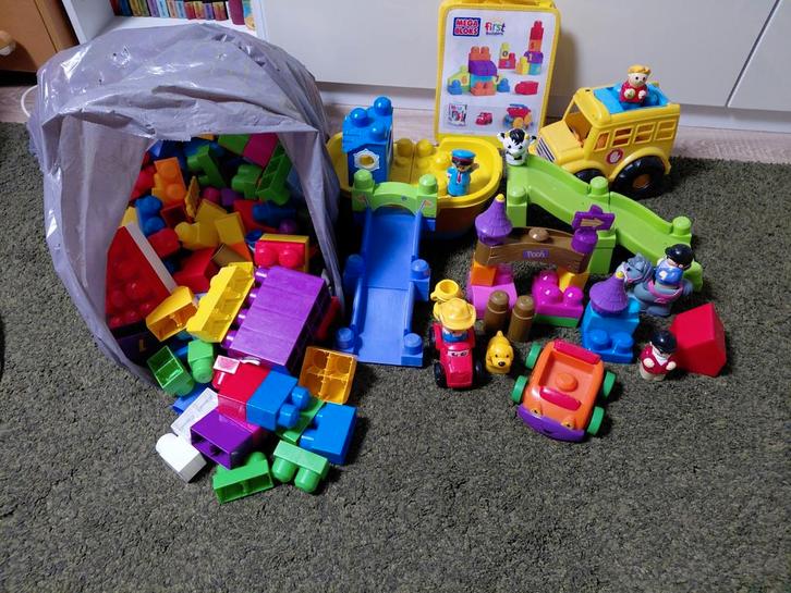 Grote zak Megabloks met voertuigen en figuren, Kinderen en Baby's, Speelgoed | Bouwstenen, Zo goed als nieuw, Megabloks, Ophalen