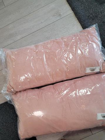 1 x kussen Goround roze velours voor 30,00 beschikbaar voor biedingen